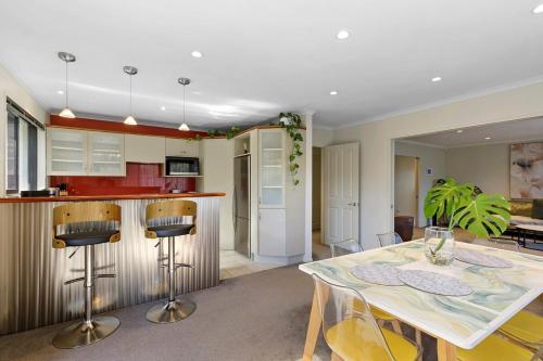 a kitchen and dining room with a table and chairs at Central Lower Hutt Gem - Steps to Queensgate & Station in Lower Hutt