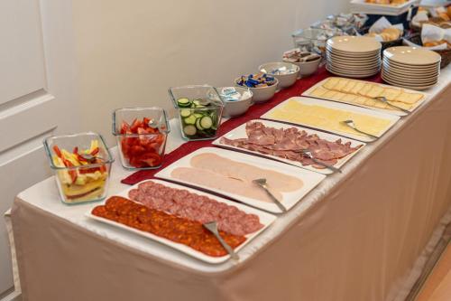 ホテルの敷地内または近くでの食事または食べ物