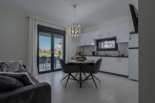 Φωτογραφία από το άλμπουμ του White Pearl Collection στα Φλογητά