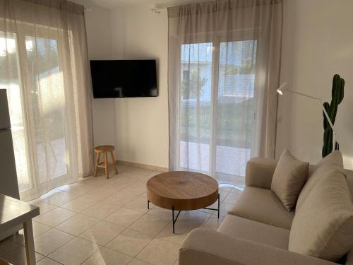 TV a/nebo společenská místnost v ubytování Einalia Holiday Homes