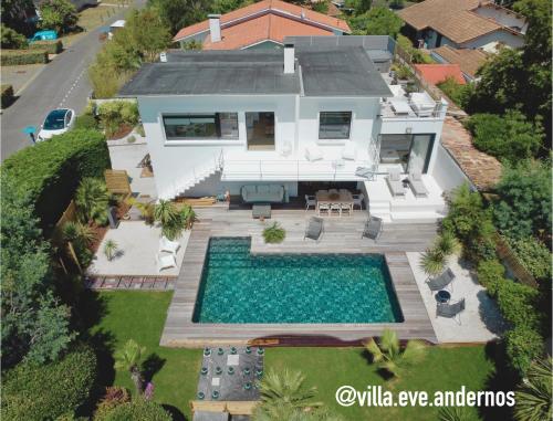an aerial view of a house with a swimming pool at VILLA EVE Bord de plage spa piscine roof top in Andernos-les-Bains