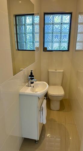 Ένα μπάνιο στο Villa Essencia - Luxurious 4br, Gated, Private, Pool