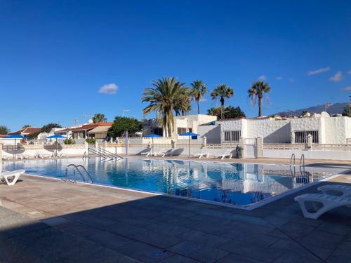 Casa M&M, relax, big terrace, swimming pool