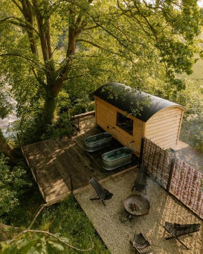 an overhead view of a dog house with a grill at Butterfly Riverdale Yorkshire in West Tanfield