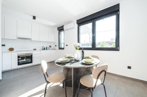 Zagreb 182 - 2 Bedrooms - Parking New - Apartment - Flexible Keybox Entry - Modern - Monthly Rent - WiFi