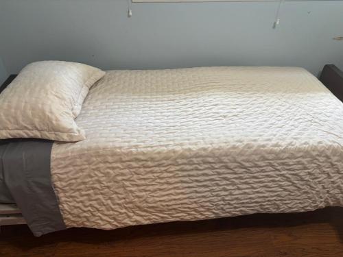 Ένα ή περισσότερα κρεβάτια σε δωμάτιο στο bernie's residence