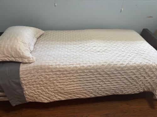 Ένα ή περισσότερα κρεβάτια σε δωμάτιο στο bernie's residence