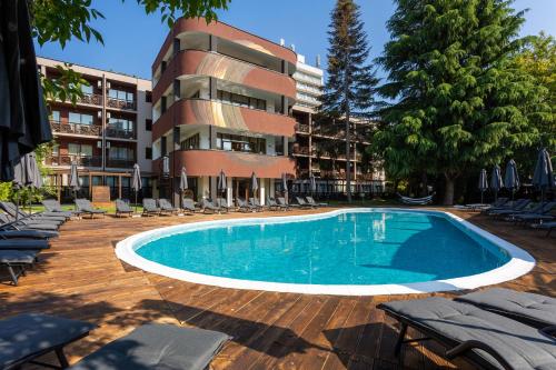 Бассейн в Noma Boutique Hotel - Adults only или поблизости