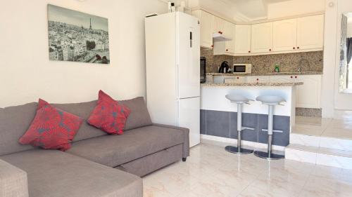 Køkken eller tekøkken på Costa Adeje Sunset Ocean View with Patio A By-Tenerife365