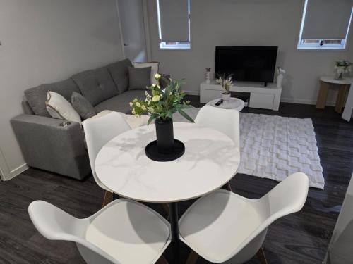 a living room with a white table and chairs at The Gateway to Sunshine State in Loganlea