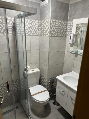 Bilik mandi di Anzac Hotel