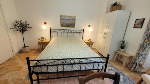 a bedroom with a bed in a room at Villa MaVi Guesthouse in Maenza