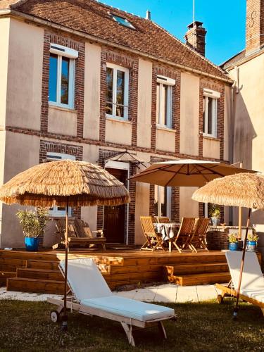 Villa Fontaine avec piscine intérieur chauffée-Maison de campagne Familiale -idéal Vacances ou Séjour Professionnel -3 chambres-Bureau séparé -Lit Bébé - Parking Facile & Gratuit