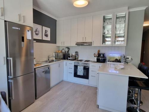 Η κουζίνα ή μικρή κουζίνα στο At Leisure Apartment 2