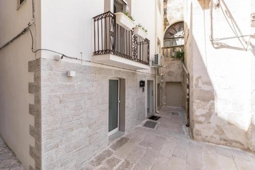 a corridor of a building with a balcony at Palazzo Seculari by BarbarHouse in Rutigliano