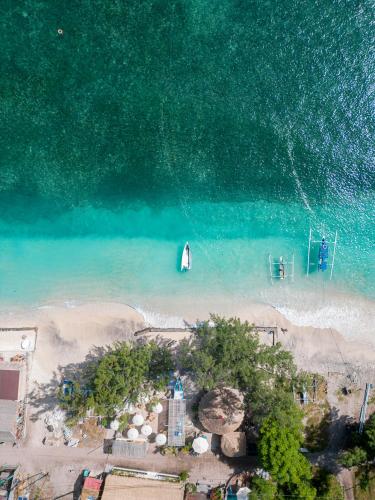 an aerial view of a beach with a boat in the water at Les Vagues - Hotel Villa & Beach Club - Gili Air in Gili Air