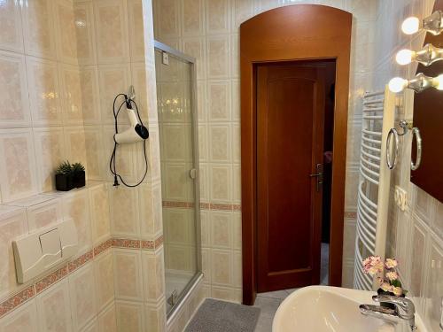 Kúpeľňa v ubytovaní Comfortable 3 Bedroom apartment in the Heart of Prague