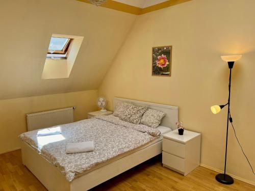 Posteľ alebo postele v izbe v ubytovaní Comfortable 3 Bedroom apartment in the Heart of Prague