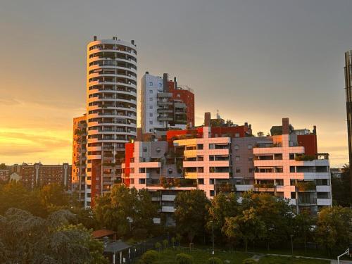 Three room apartment 2 beds, 3rd bed available