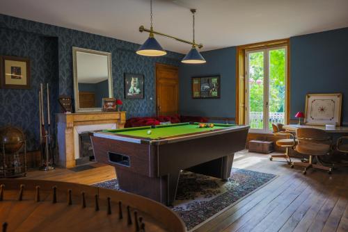a living room with a pool table in it at Clos Ceres in Viré
