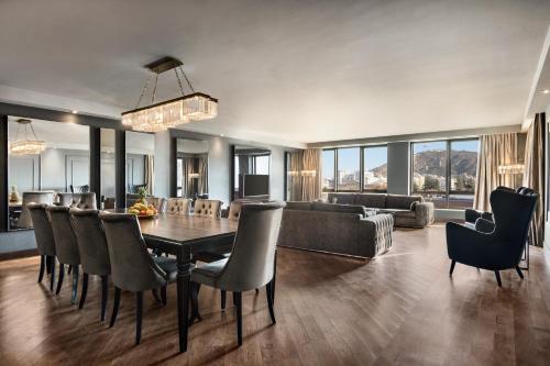 Χώρος καθιστικού στο Wyndham Grand Tbilisi