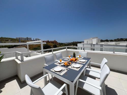 Family penthouse with sea views in Cancelada