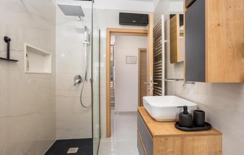 3 Bedroom Gorgeous Apartment In Rijeka