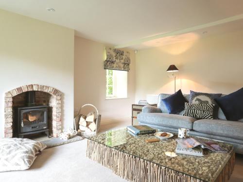 Posezení v ubytování Garden Cottage