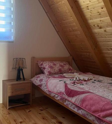 Un ou plusieurs lits dans un hébergement de l'établissement Bungalovi D&S