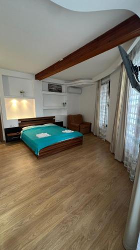 a bedroom with a green bed in a room at FAMILY HOTEL SAINT PETER in St. St. Constantine and Helena