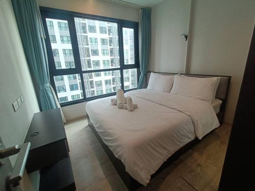 En eller flere senge i et værelse på The base condo Pattaya city center