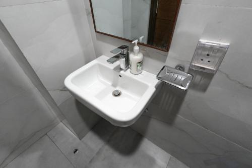 Penta Square Luxury Serviced Apartments DHA Lahoreにあるバスルーム