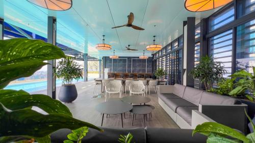 Bazén v ubytování 14 Mossaz skypool 5mins to 1U and Ikea atEmpire City by Light House nebo v jeho okolí