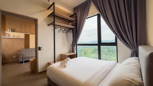 Postel nebo postele na pokoji v ubytování 14 Mossaz skypool 5mins to 1U and Ikea atEmpire City by Light House