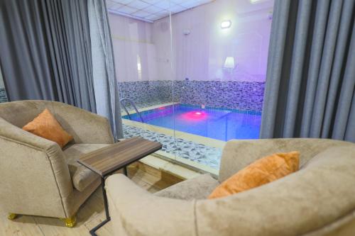 Bazén v ubytování Velvet Resort nebo v jeho okolí