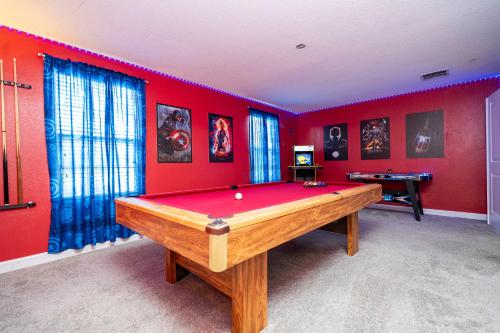 8BR Resort - Cinema, Themed Rooms, Jacuzzi & Game Room! photo 18