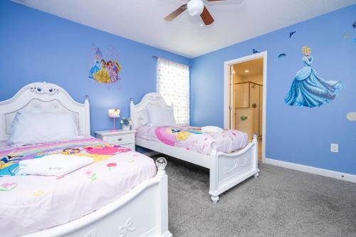 8BR Resort - Cinema, Themed Rooms, Jacuzzi & Game Room! photo 13