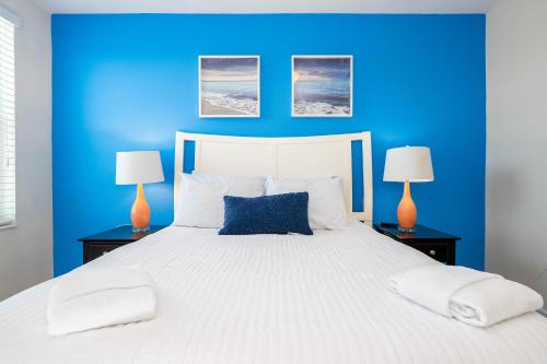8BR Resort - Cinema, Themed Rooms, Jacuzzi & Game Room! photo 7