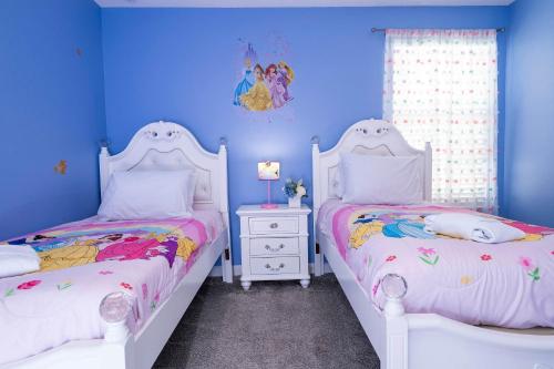 8BR Resort - Cinema, Themed Rooms, Jacuzzi & Game Room! photo 12