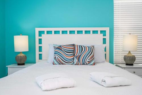 8BR Resort - Cinema, Themed Rooms, Jacuzzi & Game Room! photo 14