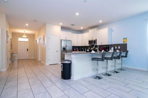 8BR Resort - Cinema, Themed Rooms, Jacuzzi & Game Room! photo 62