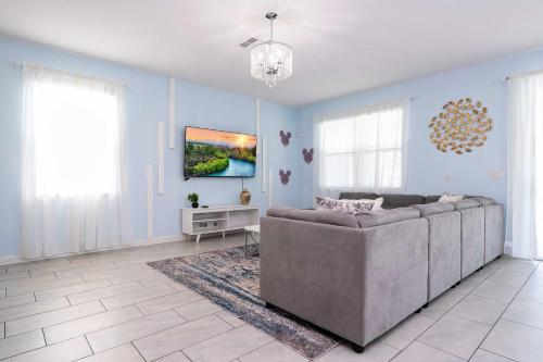 8BR Resort - Cinema, Themed Rooms, Jacuzzi & Game Room! photo 65