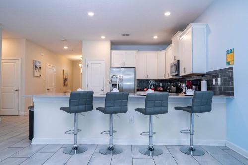 8BR Resort - Cinema, Themed Rooms, Jacuzzi & Game Room! photo 69