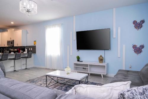 8BR Resort - Cinema, Themed Rooms, Jacuzzi & Game Room! photo 70