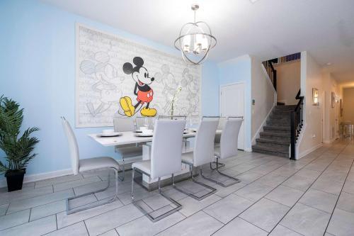 8BR Resort - Cinema, Themed Rooms, Jacuzzi & Game Room! photo 45