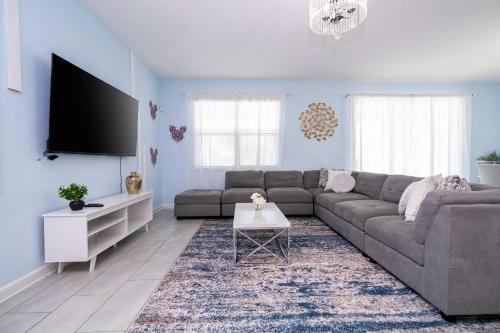 8BR Resort - Cinema, Themed Rooms, Jacuzzi & Game Room! photo 71