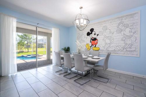 8BR Resort - Cinema, Themed Rooms, Jacuzzi & Game Room! photo 47