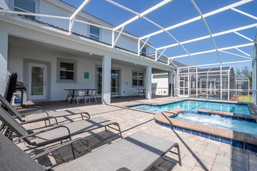 8BR Resort - Cinema, Themed Rooms, Jacuzzi & Game Room! photo 49