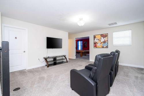 8BR Resort - Cinema, Themed Rooms, Jacuzzi & Game Room! photo 106