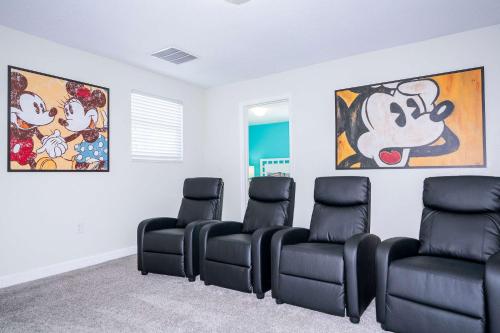 8BR Resort - Cinema, Themed Rooms, Jacuzzi & Game Room! photo 107